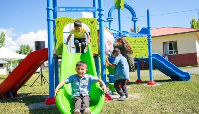 Geri Dönüştürülmüş Plastik Atıklar Ağrı’da Çocuklara Oyun Parkı Oldu