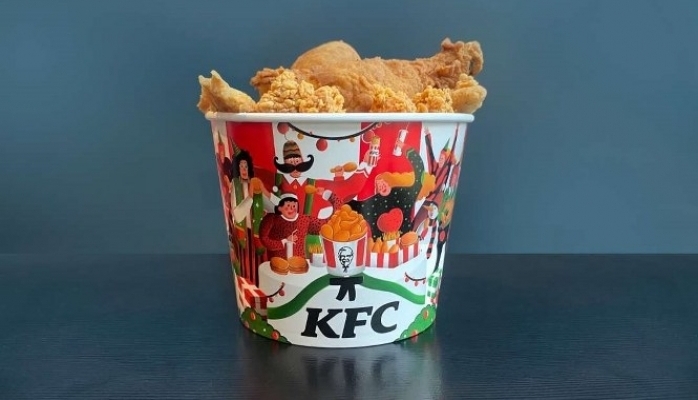 KFC İkonik Kovalarını Yeni Yıla Özel Tasarımıyla Yeniledi