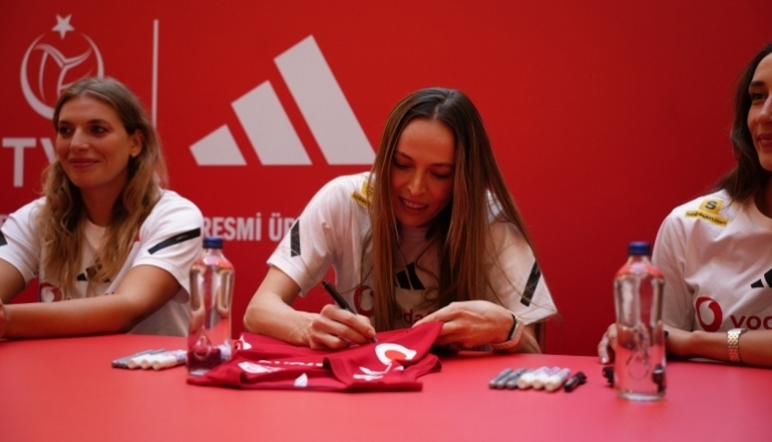 adidas Türkiye’den Filenin Sultanları’na Sürpriz