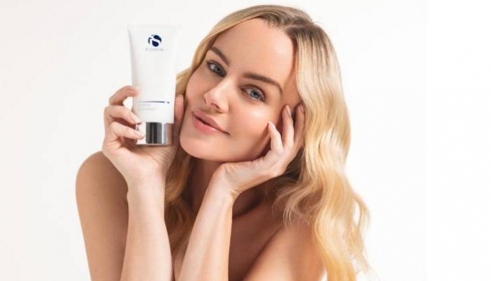 “IS CLINICAL Cream Cleanser” Hassas Ciltlerin En Güçlü Destekçisi!