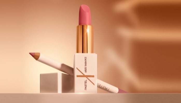 Pastel x Arzu Sabancı Summer Glow Koleksiyonu: Yazın En Işıltılı Koleksiyonu