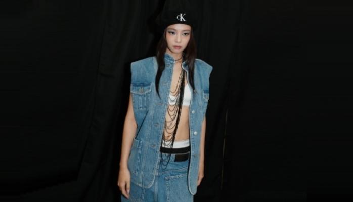 JENNIE  Summer Sonic Festivali'ndeki Performansında Calvin Klein Collection Parçalarını Giydi