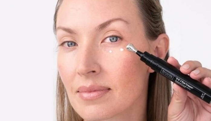 Göz Çevresinde Gençliğin İncelikli Dokunuşu Revision Skincare D·E·J Eye Cream® İle Tanışın!