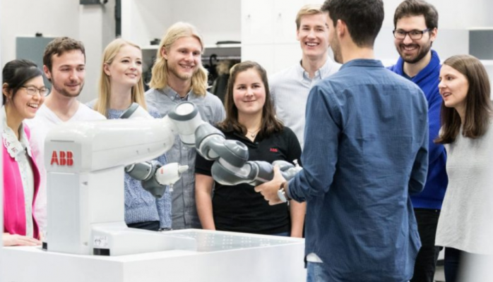 Robot Yapan Robot Fabrikası Açılıyor