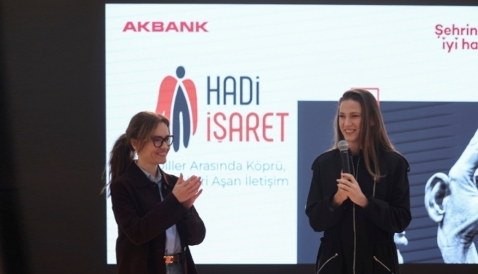 Serenay Sarıkaya Akbank Şehrin İyi Hali  Gönüllüleriyle İşaret Dili Eğitimine Katıldı 