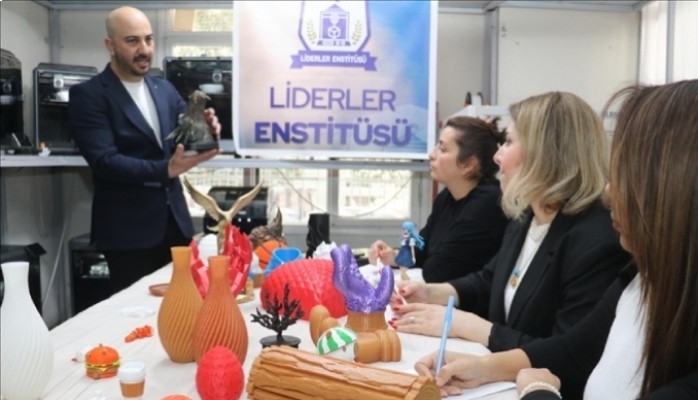 Liderler Enstitüsü'nden Ev Kadınları İle Engelli Bireylere 3D Yazıcı ve E-Ticaret Eğitimi