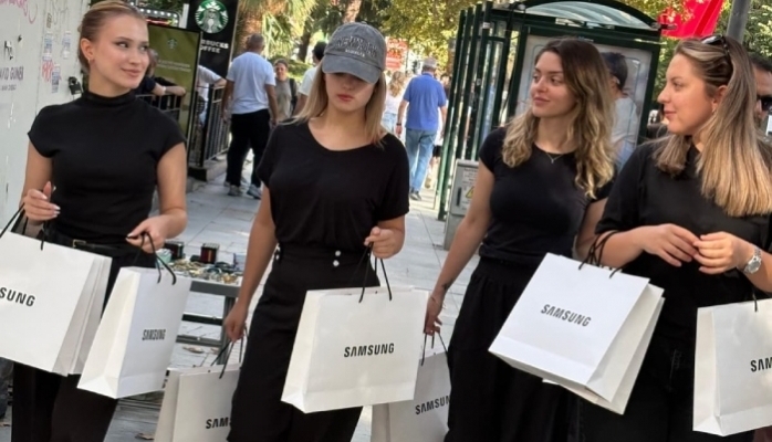 Samsung Galaxy Z Fold8 İstanbul Sokaklarında: Şehrin Yeni “hareketli” İletişim Yüzü