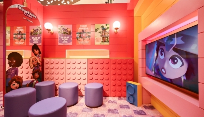 LEGO® Friends'ten Çifte Heyecan: Heartlake Café İstanbul'da Heartlake Müzikali Ekranlarda! 