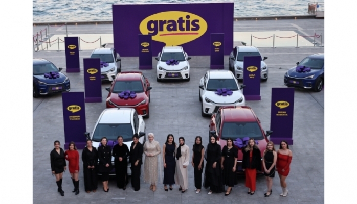 Gratis 15. Yılında15 Kişiyi Otomobil Sahibi Yaptı