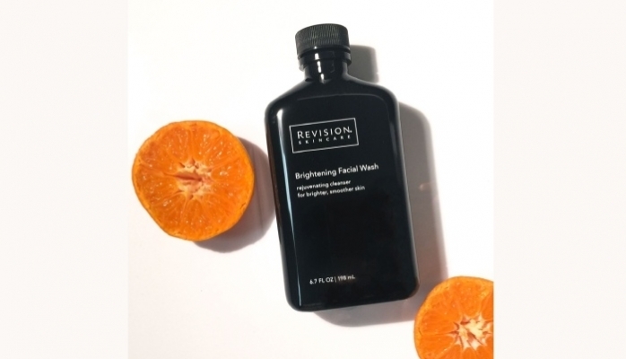 Daha Aydınlık Bir Cilt İçin İlk Adım: Temizliğin Gücünü Yeniden Keşfetmek