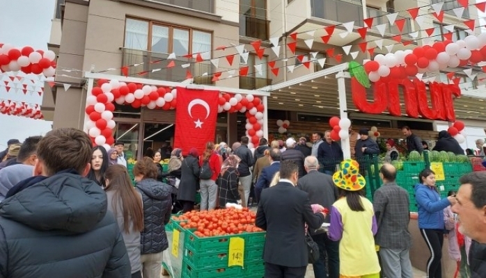 Onur Market Gelibolu'daki İlk Mağazasını Açtı 